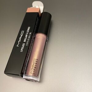 MAC Lipglass “Oyster Girl”